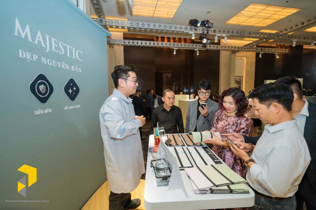 Người tham dự khám phá tính năng mới cùng đội ngũ phát triển Majestic Đẹp Nguyên Bản